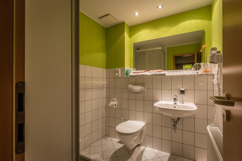 Hotel-Pension Am Rosarium Sangerhausen Δωμάτιο φωτογραφία